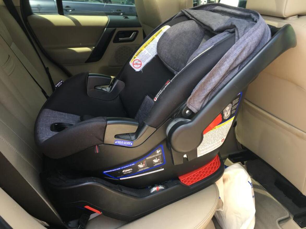 With the Backseet Buddy a sensor fits behind the padding in the car seat and when the driver gets out it will send a notification to his or her phone that a child is in the backseat.